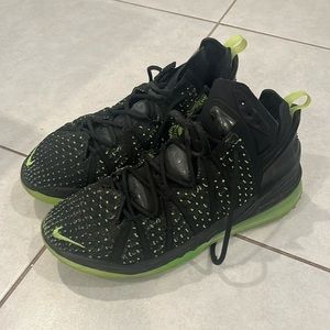 Nike Lebron James 16 | Size: 9 | Has been worn